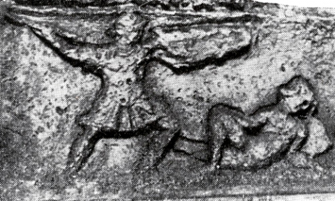 Fig. 5 : Frise de la façade est de l’arc d’Orange (19-27 ap. J.-C.), Orange © Émile ESPERANDIEU, Recueil général des bas-reliefs de la Gaule romaine. Alpes Maritimes, Alpes Cottiennes, Corse, Narbonnaise, Paris, Impr. Nationale 1907, p. 190