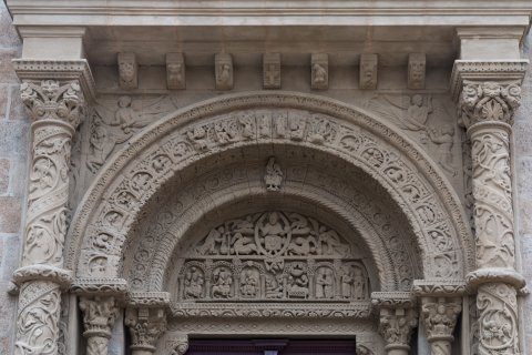 Fig. 5 : Loire (42), Bourg-Argental, Saint-André, portail est, XIIe siècle
