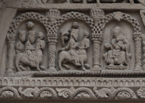 Fig. 7 : Loire (42), Bourg-Argental, Saint-André, portail est, XIIe siècle, voyage et Adoration des Mages