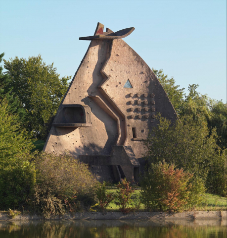 Fig. 1 : Pierre Székely, La Dame du Lac, 1975. © Asseline Stéphanie Région Ile-de-France - Inventaire général du patrimoine culturel