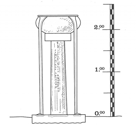 Fig. 2 : Dessin de reconstitution d’un trépied dédié au Héros Ptoios (Kastraki), époque archaïque © Pierre Guillon, Les trépieds du Ptoion. Première partie : Bases et colonnes de trépieds retrouvées au Ptoion, Paris, E. de Boccard, 1943, p. 49, fig. 3