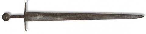 Fig. 6 : Épée n° 930.1.592, XVe siècle. Musée Dobrée, Nantes © H. Neveu-Dérotrie / Musée Dobrée - Grand Patrimoine de Loire-Atlantique