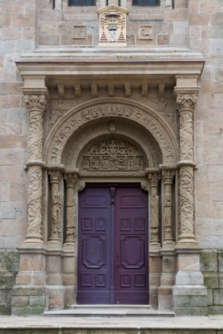 Fig. 4 : Loire (42), Bourg-Argental, Saint-André, portail est, XIIe siècle