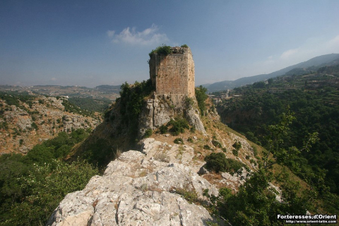 Fig. 5 : château de Gibelacar (Qalʿat ʿAkkār). © Maxime Goepp, Forteresses d’Orient (http://www.orient-latin.com/fortresses/akkar)