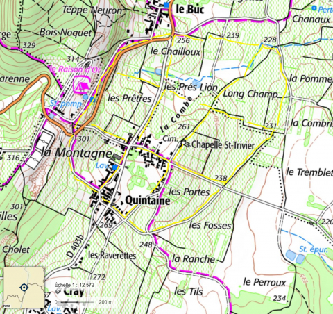 Fig. 8 : Quintaine (Clessé, 71), tracé (en jaune) du camp militaire romain supposé, y compris les axes internes, à partir du réseau des routes, chemins et limites parcellaires actuelles, Philippe HIROU, sur fond © Géoportail IGN [en ligne] lien géoportail Quintaine