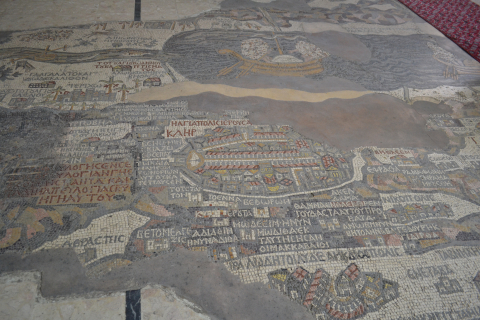 Fig. 4 : Madaba (Jordanie), église Saint-Georges, mosaïque de pavement, VIe siècle. Détail : Jérusalem © Flora Muntrez