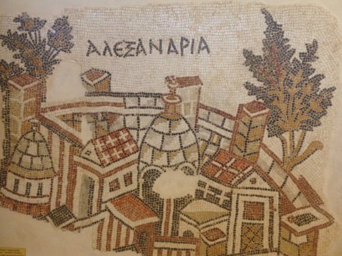 Fig. 6 : Jerash (Jordanie), musée archéologique, panneau figurant la ville d’Alexandrie, provenant de l’église Saint-Jean, 531 © Flora Muntrez
