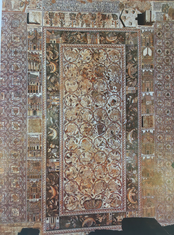 Fig. 10 : Umm er-Rasas (Jordanie), église Saint-Étienne, VIIIe siècle © Helen Evans, Byzantium and Islam, Age of Transition, New York, Metropolitan Museum of Art/Yale University Press, 2012, p. 34