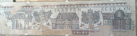 Fig. 12 : Madaba, musée archéologique, fragments de mosaïque de l’église de l’Acropole de Ma’in, VIIIe siècle © Flora Muntrez
