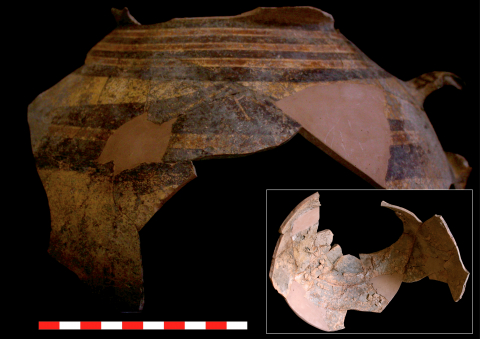 Fig. 7 : Olla indigène à décoration bichrome de l’Incoronata, présentant à l’intérieur des restes d’argile solidifiée (Photo : C. BELLAMY)